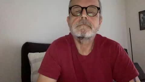 Snapshot of ruk_ri913mn chatting on 11.17.25 Jimi online show from 11.17.25