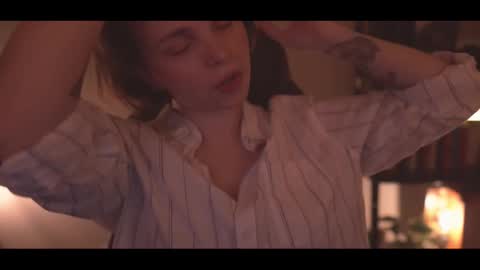 Snapshot of running_with_the_wolves chatting on 11.15.25 Elena online show from 11.15.25