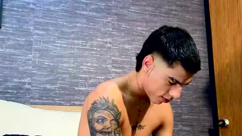 Snapshot of russell_adams_ chatting on 02.20.25 R U S S E L L online show from 02.20.25