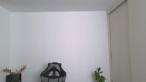 Snapshot of russell_adams_ chatting on 09.23.25 R U S S E L L online show from 09.23.25