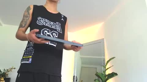 Snapshot of russell_adams_ chatting on 09.29.25 R U S S E L L online show from 09.29.25