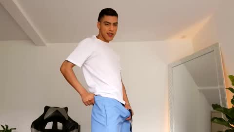 Snapshot of russell_adams_ chatting on 10.11.25 R U S S E L L online show from 10.11.25