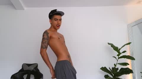  R U S S E L L  online show from 11.08.25