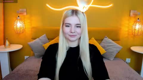 Snapshot of ruthbryant chatting on 11.04.25 ruthbryant online show from 11.04.25