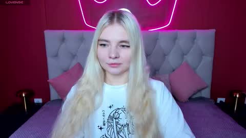 Snapshot of ruthbryant chatting on 11.08.25 ruthbryant online show from 11.08.25