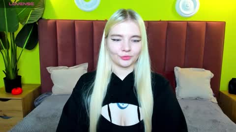 Snapshot of ruthbryant chatting on 11.12.25 ruthbryant online show from 11.12.25