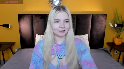 Snapshot of ruthbryant chatting on 11.23.25 ruthbryant online show from 11.23.25