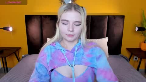 Snapshot of ruthbryant chatting on 12.02.25 ruthbryant online show from 12.02.25