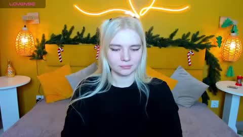 Snapshot of ruthbryant chatting on 12.14.25 ruthbryant online show from 12.14.25