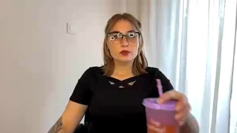 Snapshot of ruthless_111 chatting on 10.08.25 Nika online show from 10.08.25