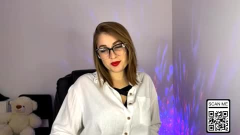 Snapshot of ruthless_111 chatting on 10.24.25 Nika online show from 10.24.25