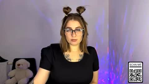 Snapshot of ruthless_111 chatting on 11.05.25 Nika online show from 11.05.25