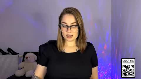 Snapshot of ruthless_111 chatting on 11.10.25 Nika online show from 11.10.25