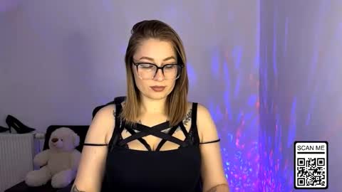 Snapshot of ruthless_111 chatting on 11.12.25 Nika online show from 11.12.25