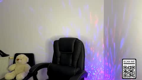 Snapshot of ruthless_111 chatting on 11.14.25 Nika online show from 11.14.25