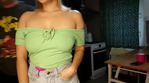 Snapshot of ruxandradanny chatting on 10.03.25 ruxandradanny online show from 10.03.25