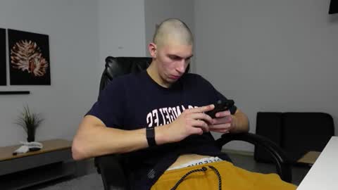 Snapshot of ryan_dozer chatting on 10.30.25 RYAN DOZER online show from 10.30.25