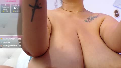 Snapshot of ryanastone_ chatting on 01.08.25 Hanna online show from 01.08.25