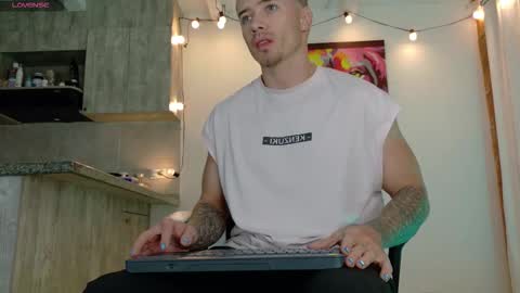 Snapshot of ryann_blue_ chatting on 11.19.25 Ryan Blue ig ryannblue online show from 11.19.25