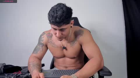 Snapshot of ryanwhite3 chatting on 07.26.26 ryanwhite3 online show from 07.26.26