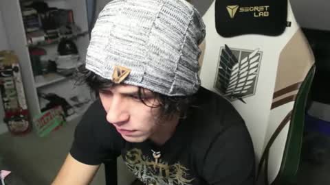 Snapshot of ryot35 chatting on 11.12.25 Ryot3 online show from 11.12.25