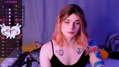 Snapshot of ryuu_sun chatting on 10.31.25 Alice online show from 10.31.25