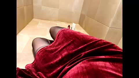 Snapshot of s_xp__ chatting on 12.17.25 s_xp__ online show from 12.17.25