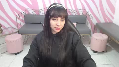 Snapshot of saabrina_ chatting on 12.15.25 Sabrina online show from 12.15.25