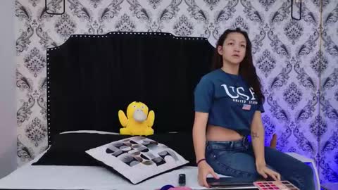 Snapshot of saara_brown chatting on 09.24.25 Saara Brown online show from 09.24.25