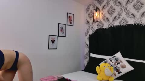 Snapshot of saara_brown chatting on 09.29.25 Saara Brown online show from 09.29.25