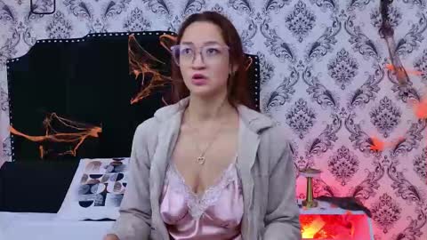 Snapshot of saara_brown chatting on 11.02.25 Saara Brown online show from 11.02.25