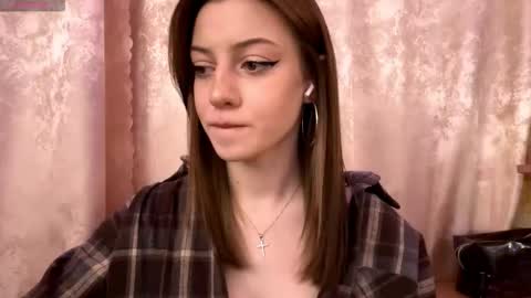 Snapshot of sabinakeeser chatting on 12.13.25 Mika online show from 12.13.25