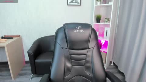 GMT7TueWedThuFriSatSun 0100am-0700am online show from 02.23.25