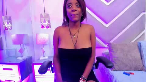 Snapshot of sabrinabrownn chatting on 10.13.25 SabrinnaBrownn online show from 10.13.25