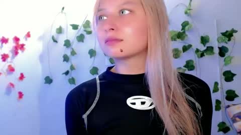 Snapshot of sabrinaexpositoxx chatting on 02.03.25 SABRI online show from 02.03.25