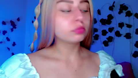 Snapshot of sabrinaexpositoxx chatting on 02.08.25 SABRI online show from 02.08.25