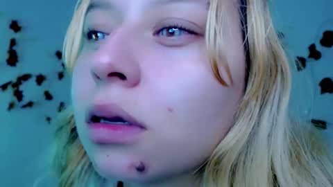 Snapshot of sabrinaexpositoxx chatting on 03.08.25 SABRI online show from 03.08.25