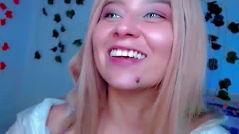 Snapshot of sabrinaexpositoxx chatting on 03.09.25 SABRI online show from 03.09.25