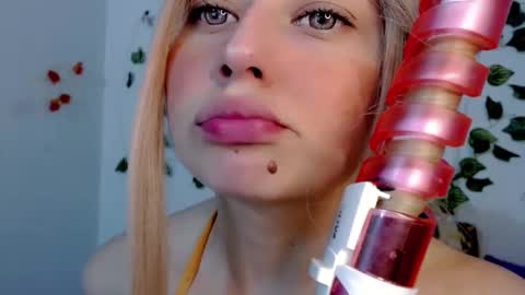 Snapshot of sabrinaexpositoxx chatting on 09.09.25 SABRI online show from 09.09.25