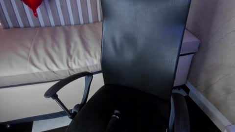 mariana  online show from 02.04.25