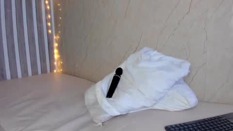 mariana  online show from 02.25.25