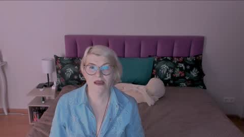 Sabrina MacMarren online show from 02.06.25