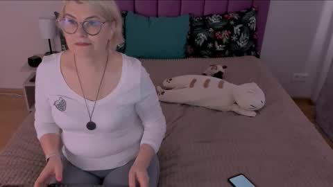 Sabrina MacMarren online show from 02.11.25