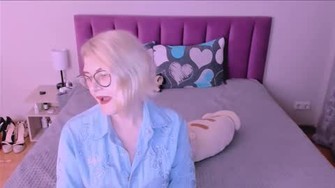 Sabrina MacMarren online show from 09.08.25