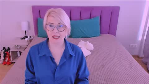 Sabrina MacMarren online show from 09.12.25