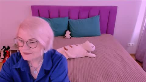 Sabrina MacMarren online show from 09.14.25