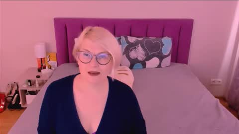 Sabrina MacMarren online show from 10.13.25