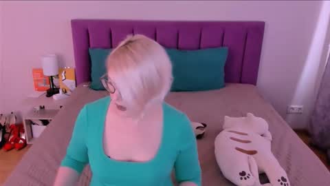 Sabrina MacMarren online show from 10.22.25