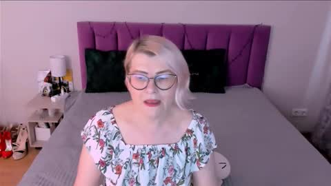 Sabrina MacMarren online show from 12.23.25