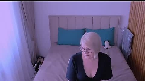 Sabrina MacMarren online show from 04.21.26